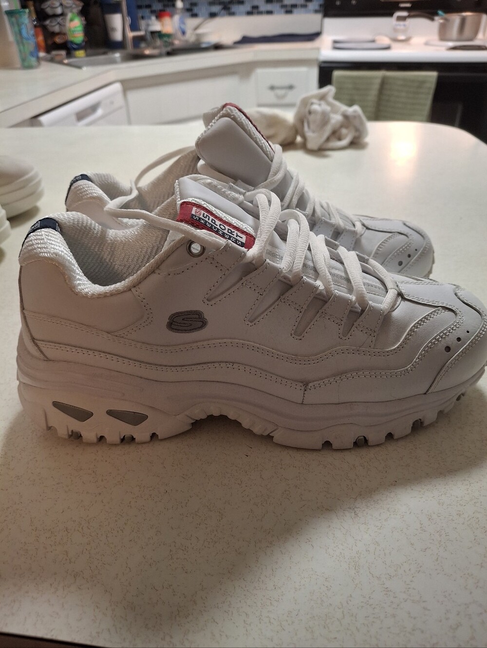 Skechers White and Navy Women's Athletic Sneakers 10 Wide Width